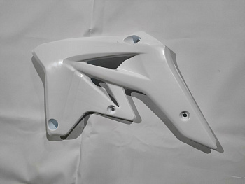 Пластик передний левый FXR250-Белый