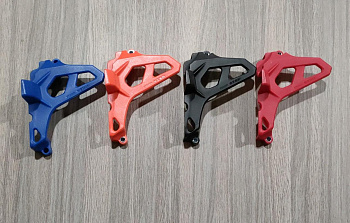 Защитная крышка ведущей звезды . пластик CB250-F