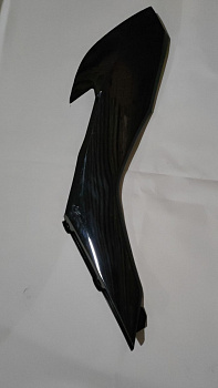 Пластик бака черный ,правый средняя часть К7 CBS300