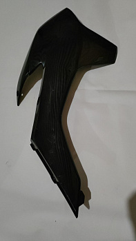 Пластик бака черный правый . CBS300